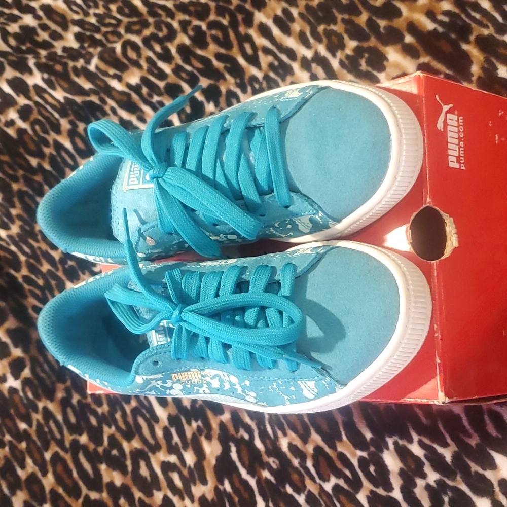 Sneakers